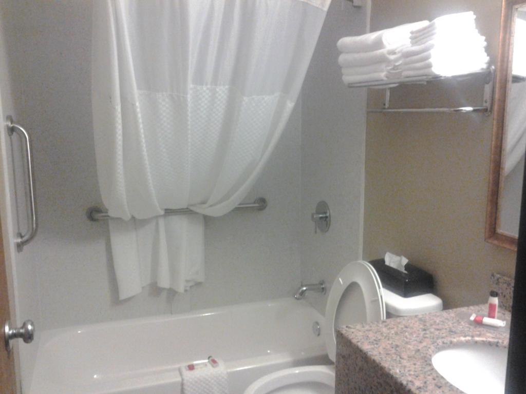 Super 8 By Wyndham Panama City Exterior photo