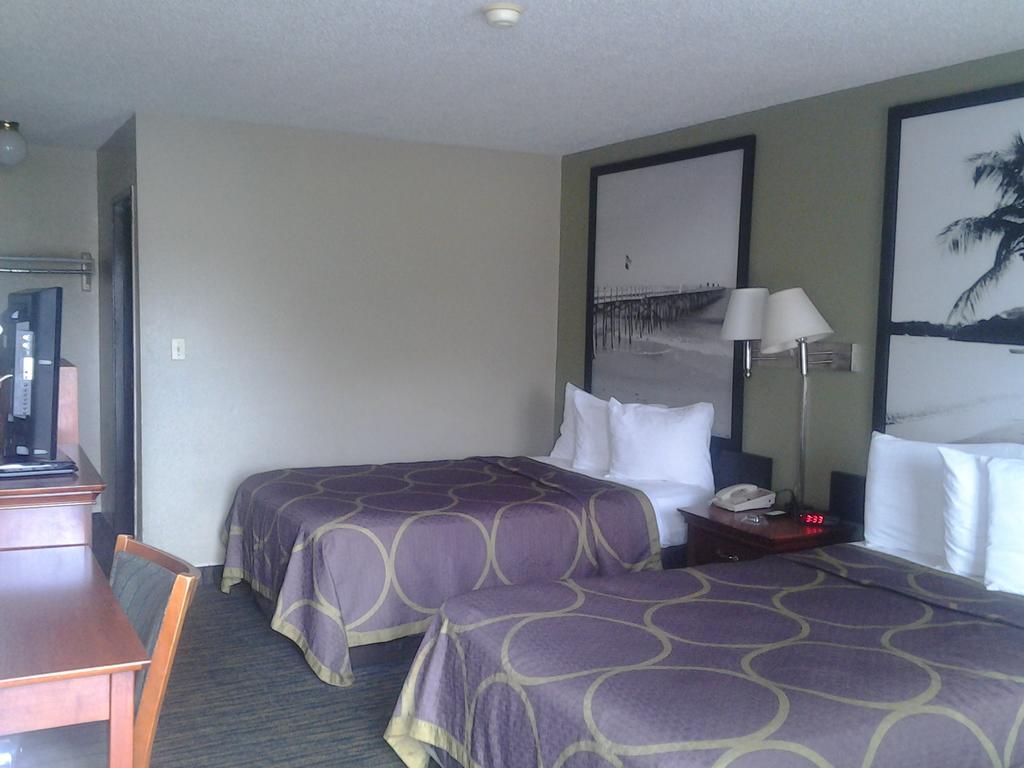 Super 8 By Wyndham Panama City Exterior photo