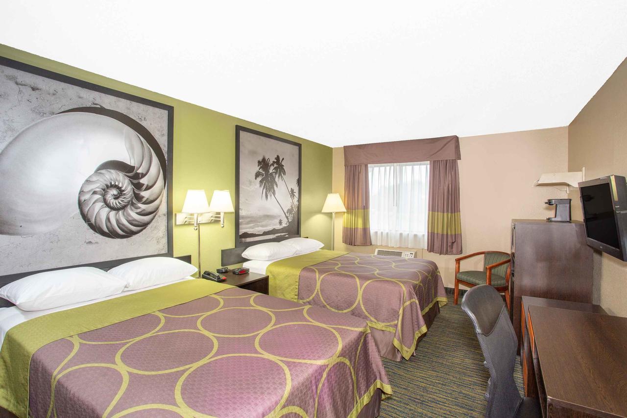Super 8 By Wyndham Panama City Exterior photo