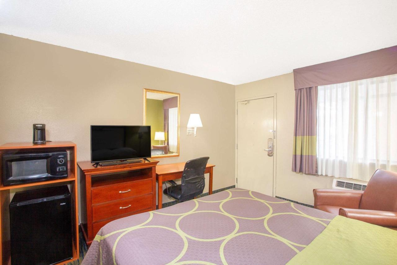 Super 8 By Wyndham Panama City Exterior photo