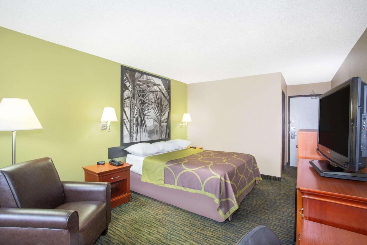 Super 8 By Wyndham Panama City Exterior photo