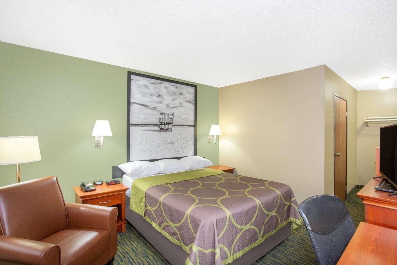 Super 8 By Wyndham Panama City Exterior photo