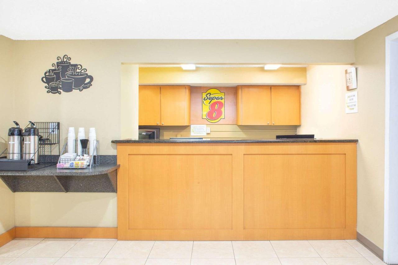 Super 8 By Wyndham Panama City Exterior photo