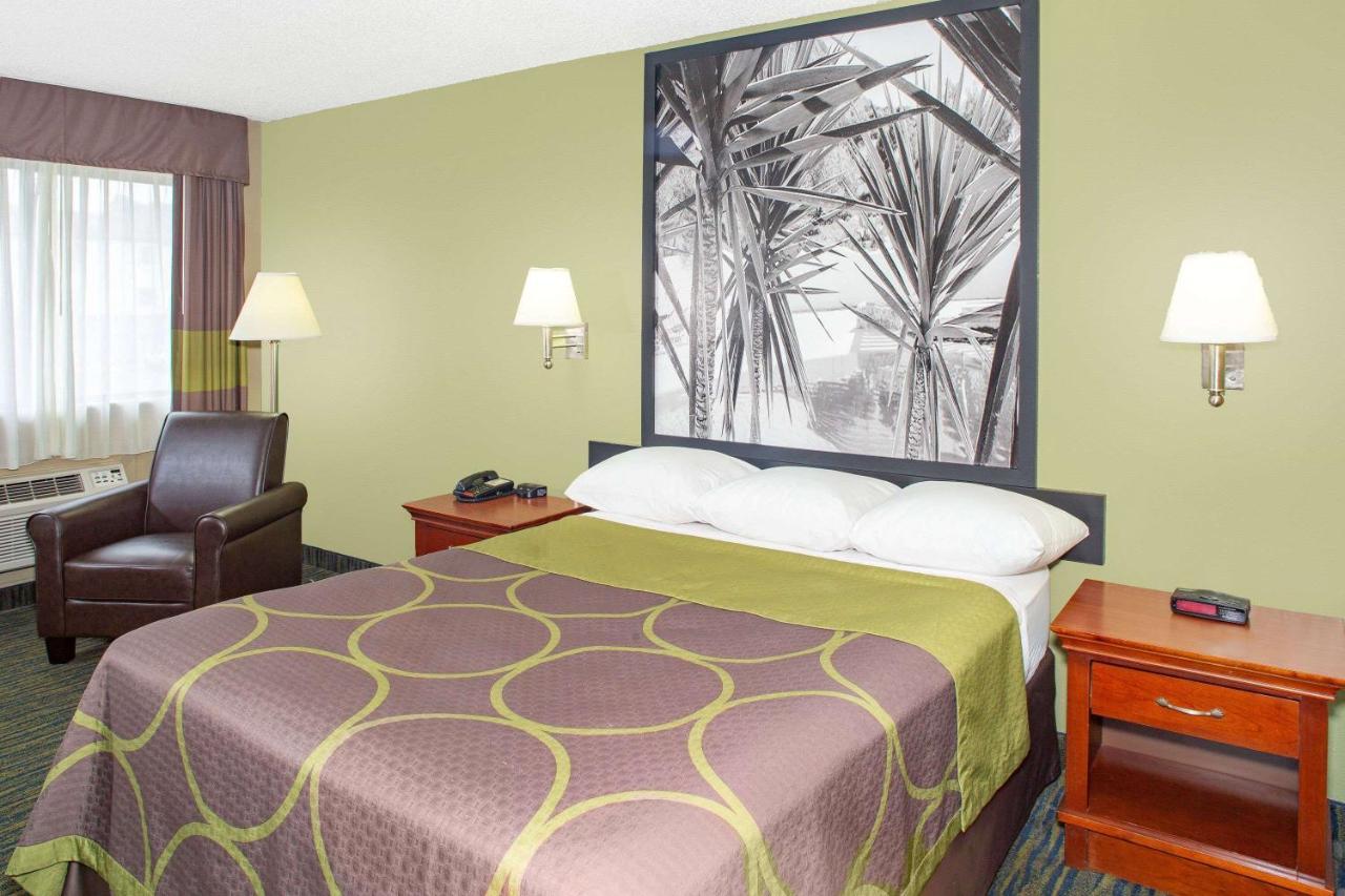 Super 8 By Wyndham Panama City Exterior photo