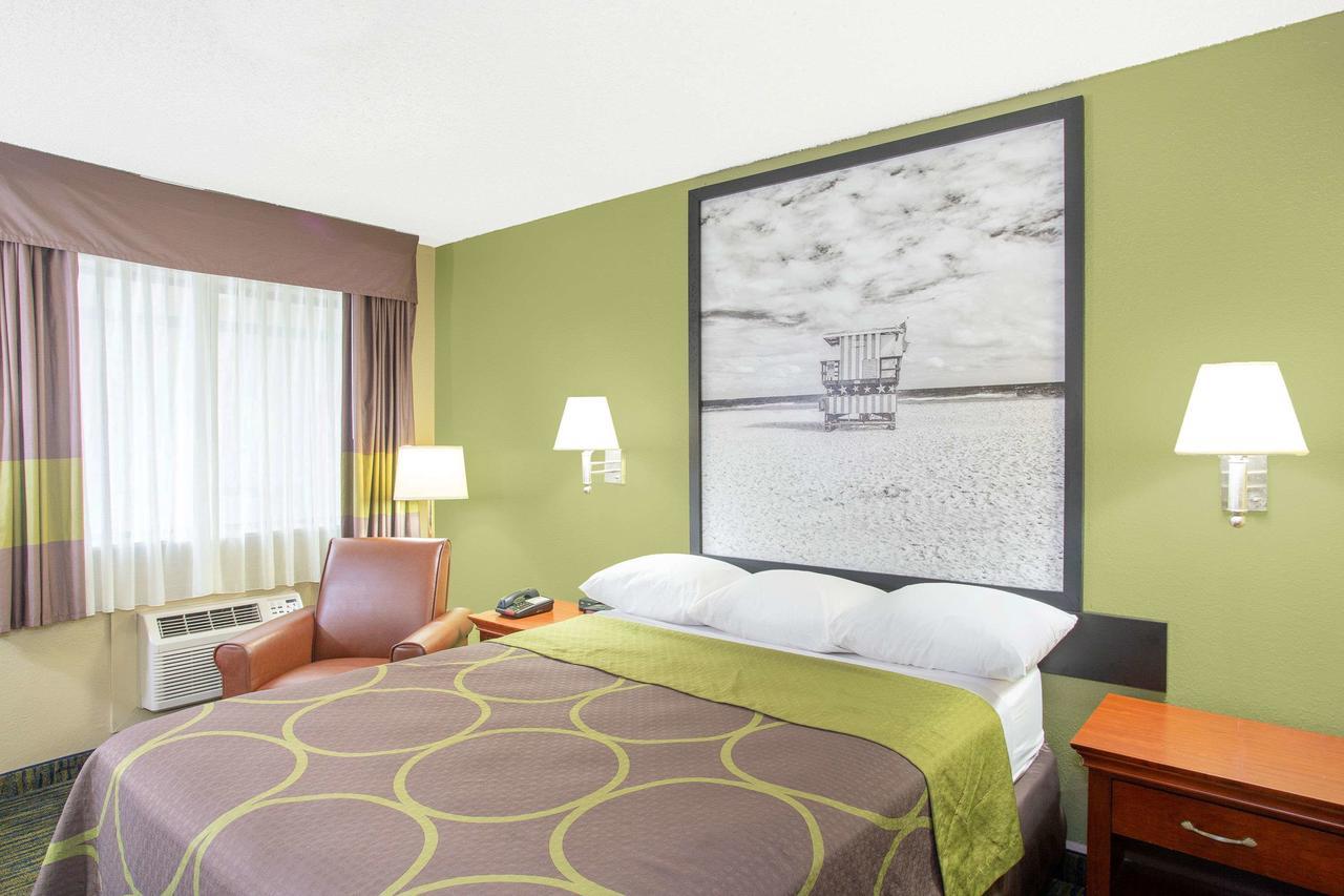 Super 8 By Wyndham Panama City Exterior photo